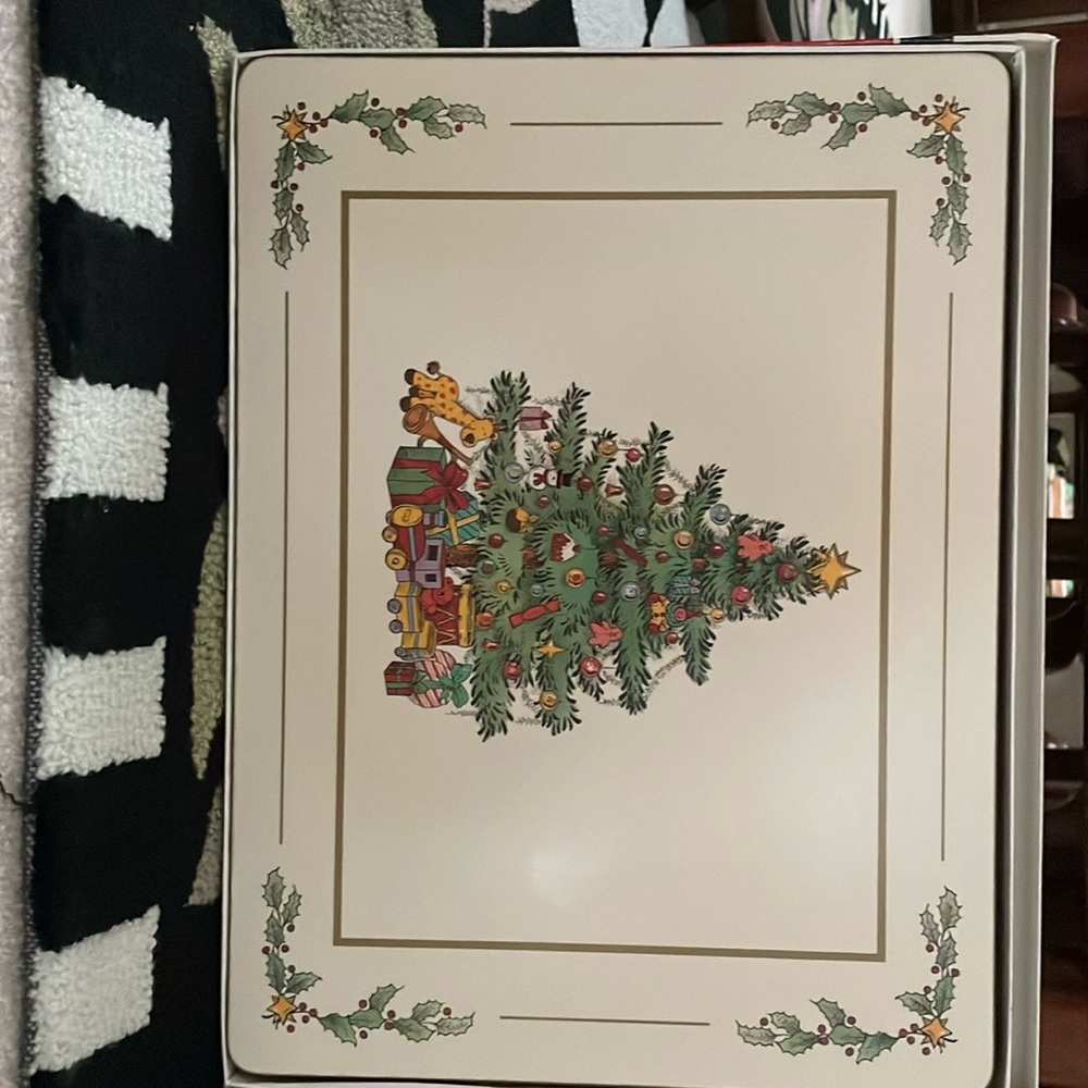 Set of 4 …NEW HOLIDAY CHRISTMAS PLACEMATS - Picture 2 of 6